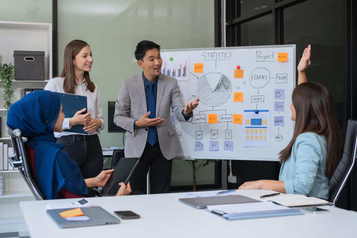 business-people-working-as-a-good-team-in-the-office