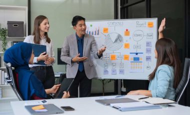 business-people-working-as-a-good-team-in-the-office